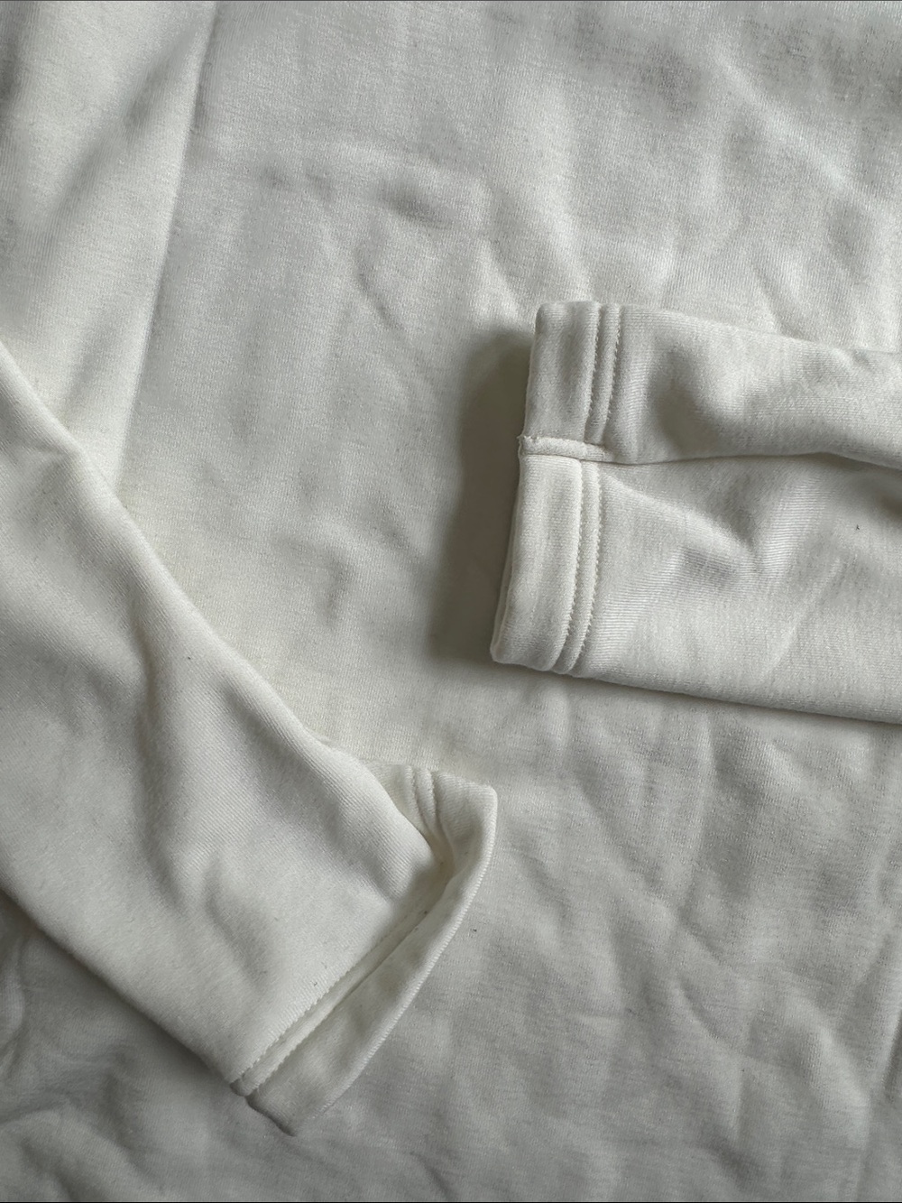 Uniqlo Cream Turtleneck Long-Sleeve Sweater Top - Picture 3 of 3